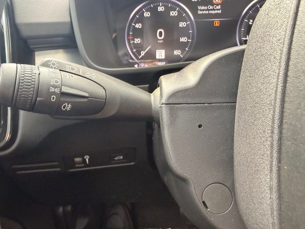 2022 Volvo XC40 Momentum