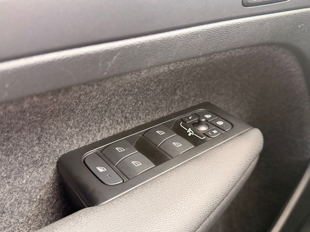 2022 Volvo XC40 Momentum