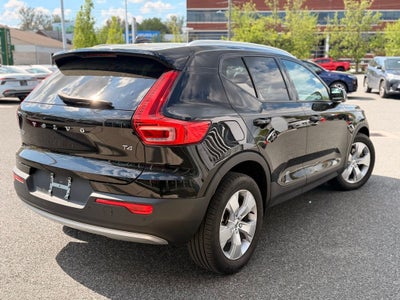 2022 Volvo XC40 Momentum