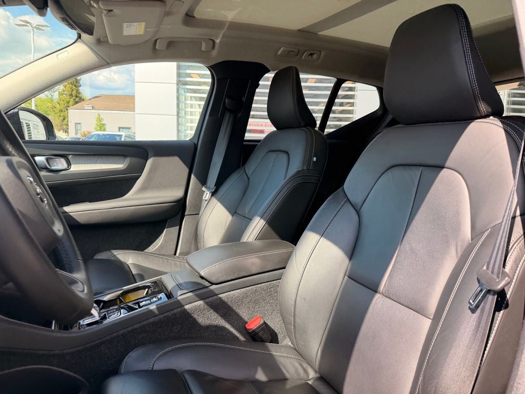 2023 Volvo XC40 B5 Plus Bright Theme
