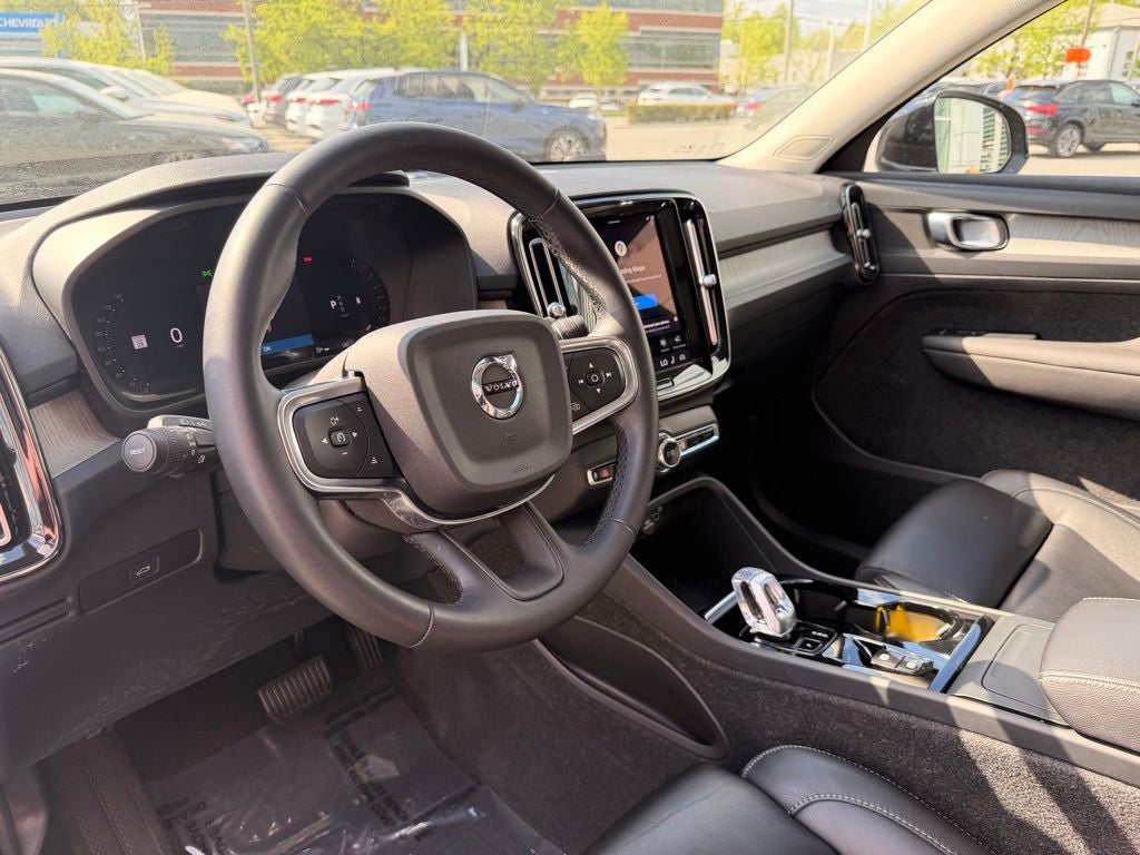 2023 Volvo XC40 B5 Plus Bright Theme