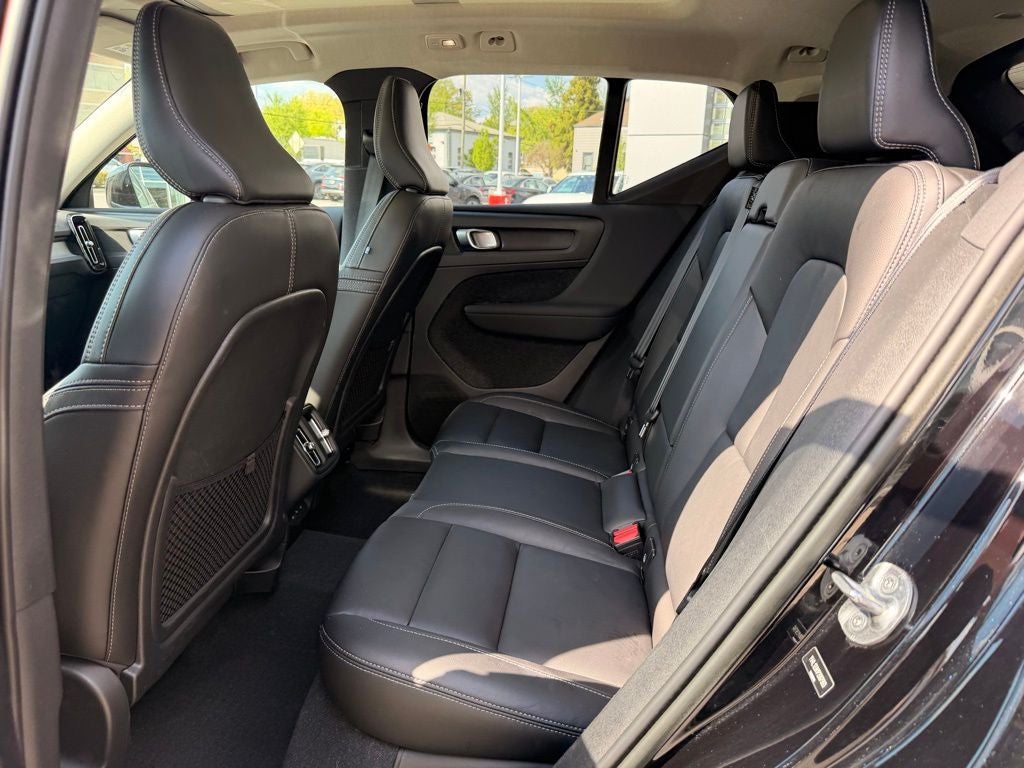 2023 Volvo XC40 B5 Plus Bright Theme