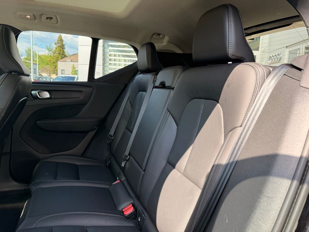 2023 Volvo XC40 B5 Plus Bright Theme