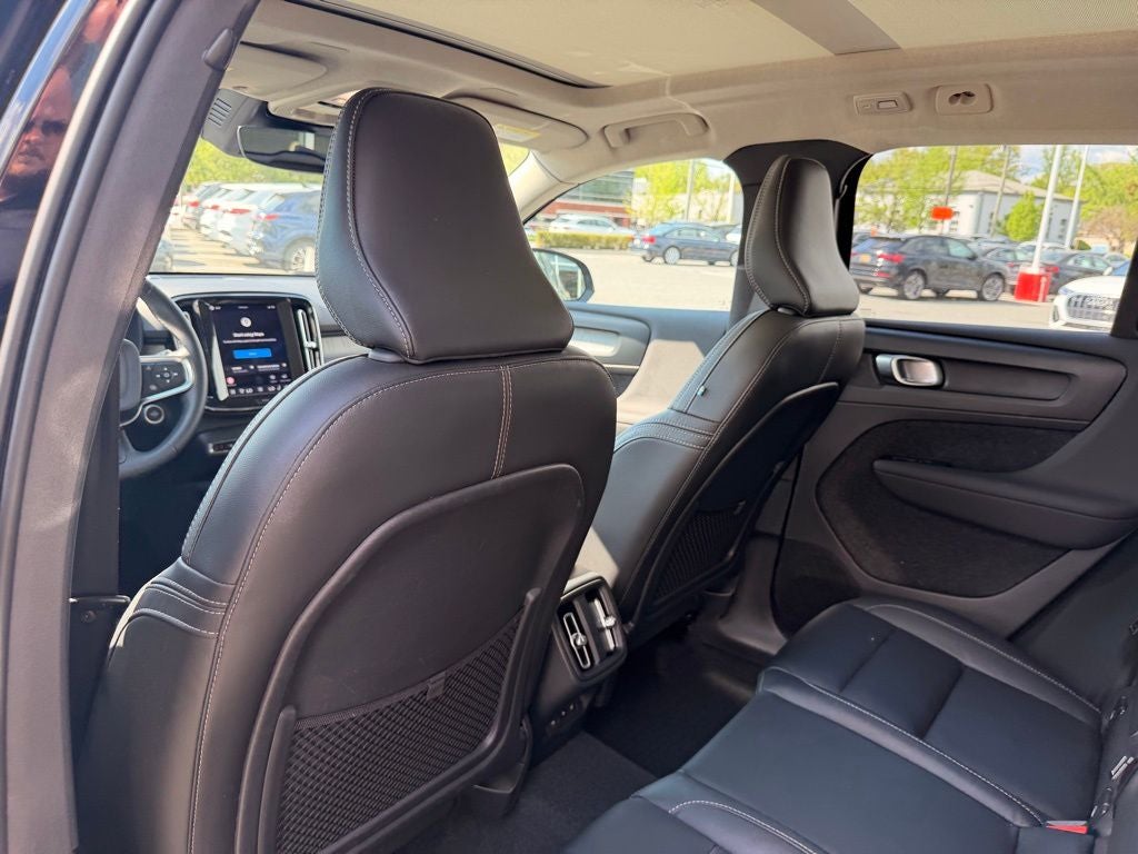 2023 Volvo XC40 B5 Plus Bright Theme