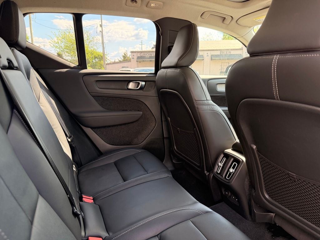 2023 Volvo XC40 B5 Plus Bright Theme