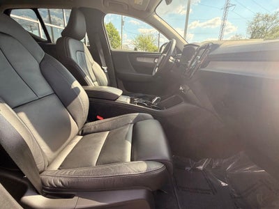 2023 Volvo XC40 B5 Plus Bright Theme