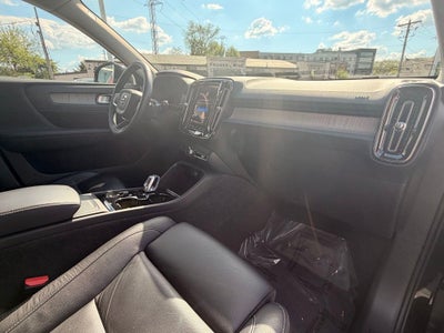 2023 Volvo XC40 B5 Plus Bright Theme