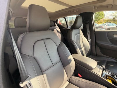 2023 Volvo XC40 B5 Plus Bright Theme