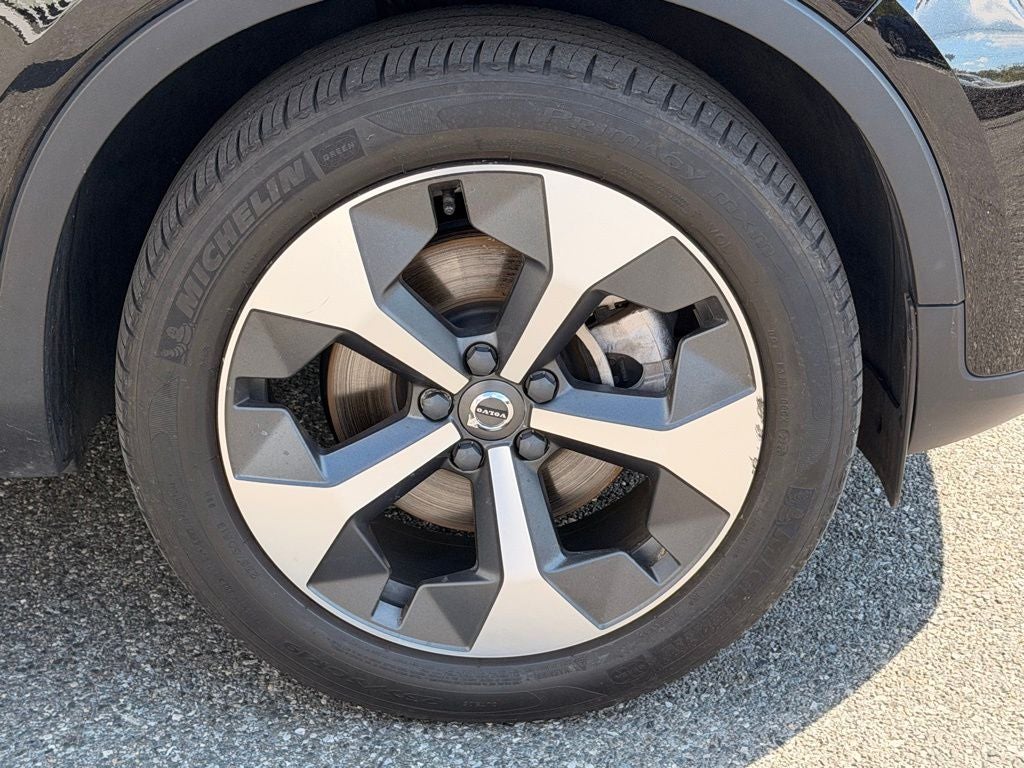 2023 Volvo XC40 B5 Plus Bright Theme