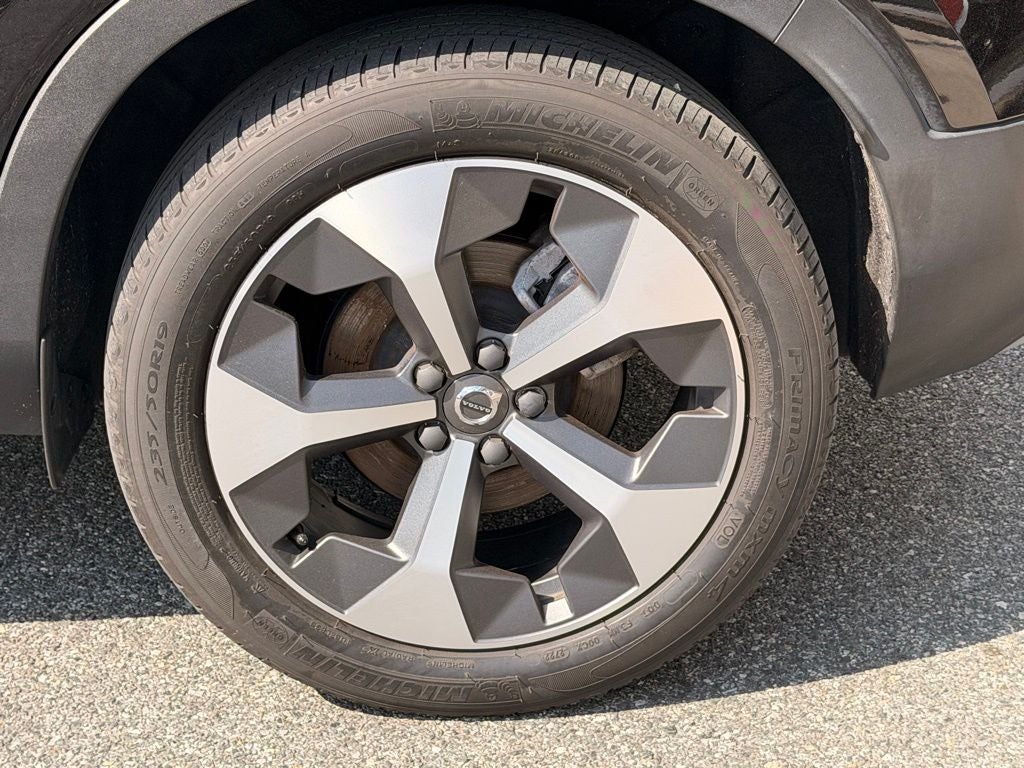 2023 Volvo XC40 B5 Plus Bright Theme