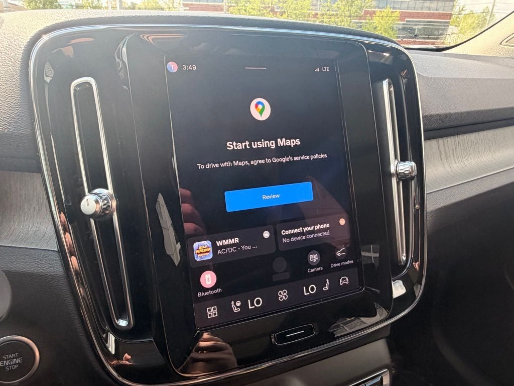 2023 Volvo XC40 B5 Plus Bright Theme