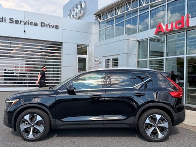 2023 Volvo XC40 B5 Plus Bright Theme