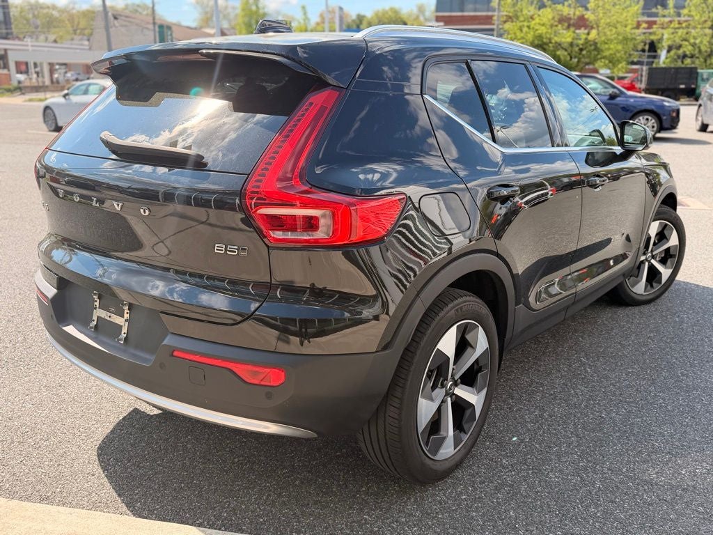 2023 Volvo XC40 B5 Plus Bright Theme