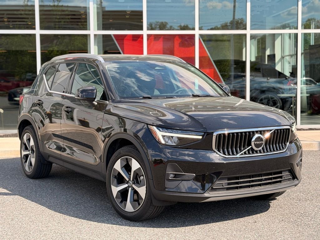 2023 Volvo XC40 B5 Plus Bright Theme