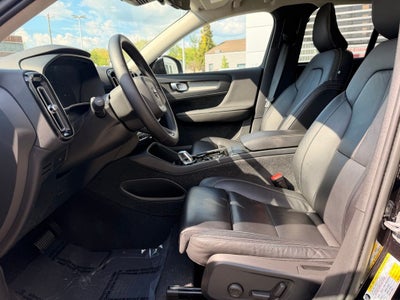 2023 Volvo XC40 B5 Plus Bright Theme
