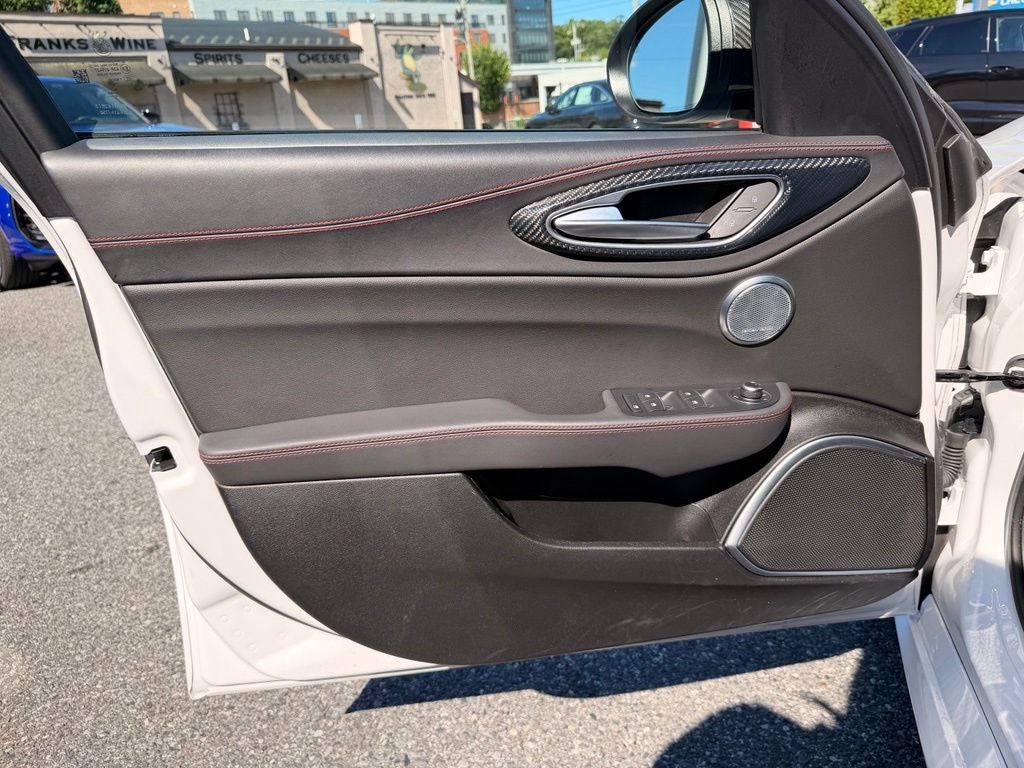 2023 Alfa Romeo Giulia Estrema