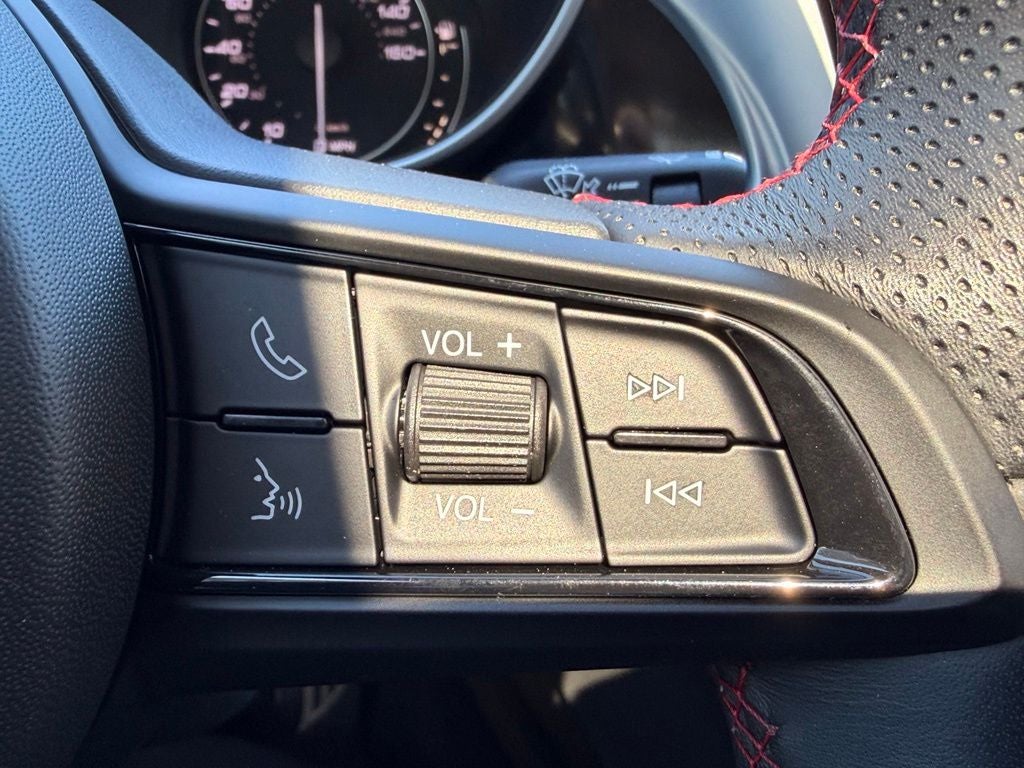 2023 Alfa Romeo Giulia Estrema