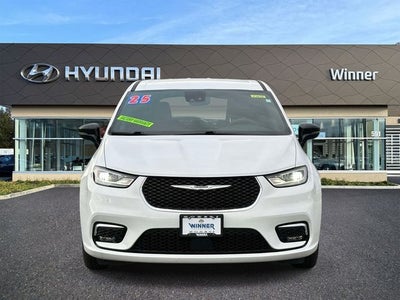 2025 Chrysler Pacifica Select