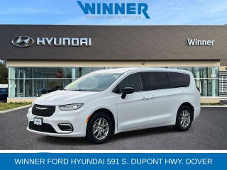 2025 Chrysler Pacifica Select