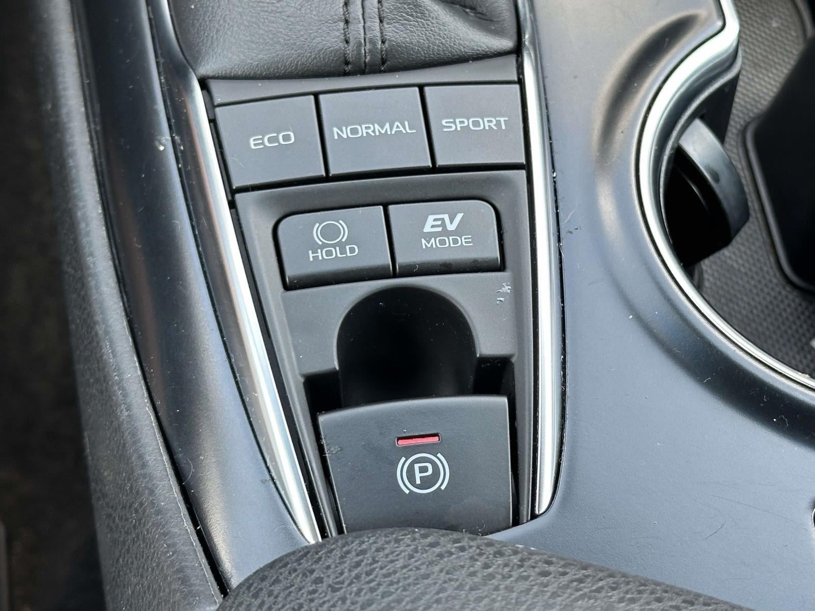 2018 Toyota Camry Hybrid XLE