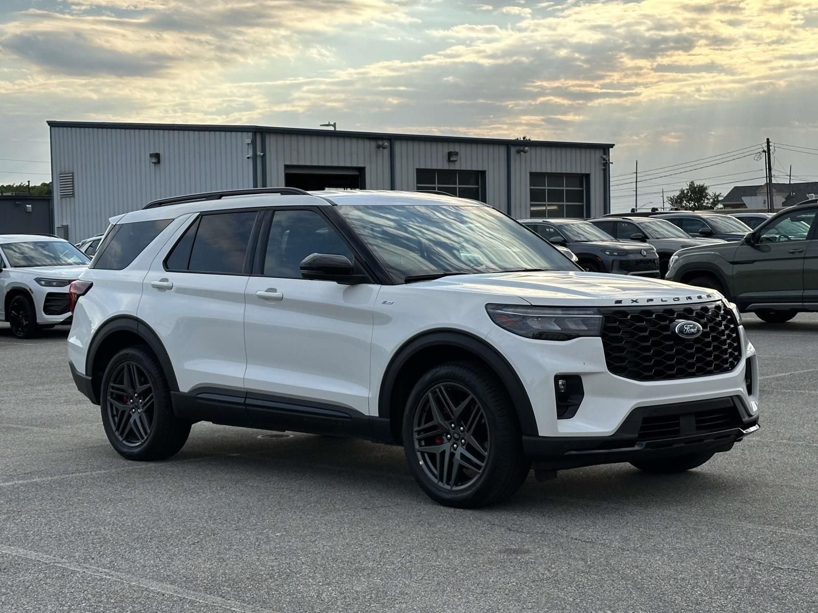 2025 Ford Explorer ST-Line