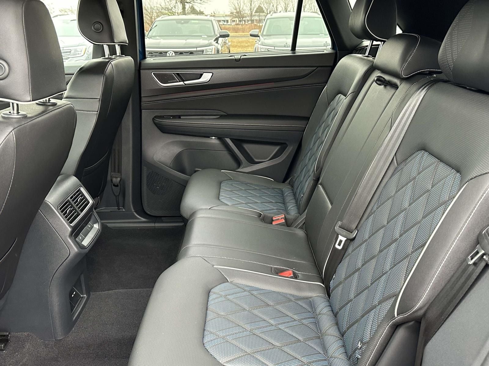 2025 Volkswagen Atlas Cross Sport 2.0T SEL Premium R-Line