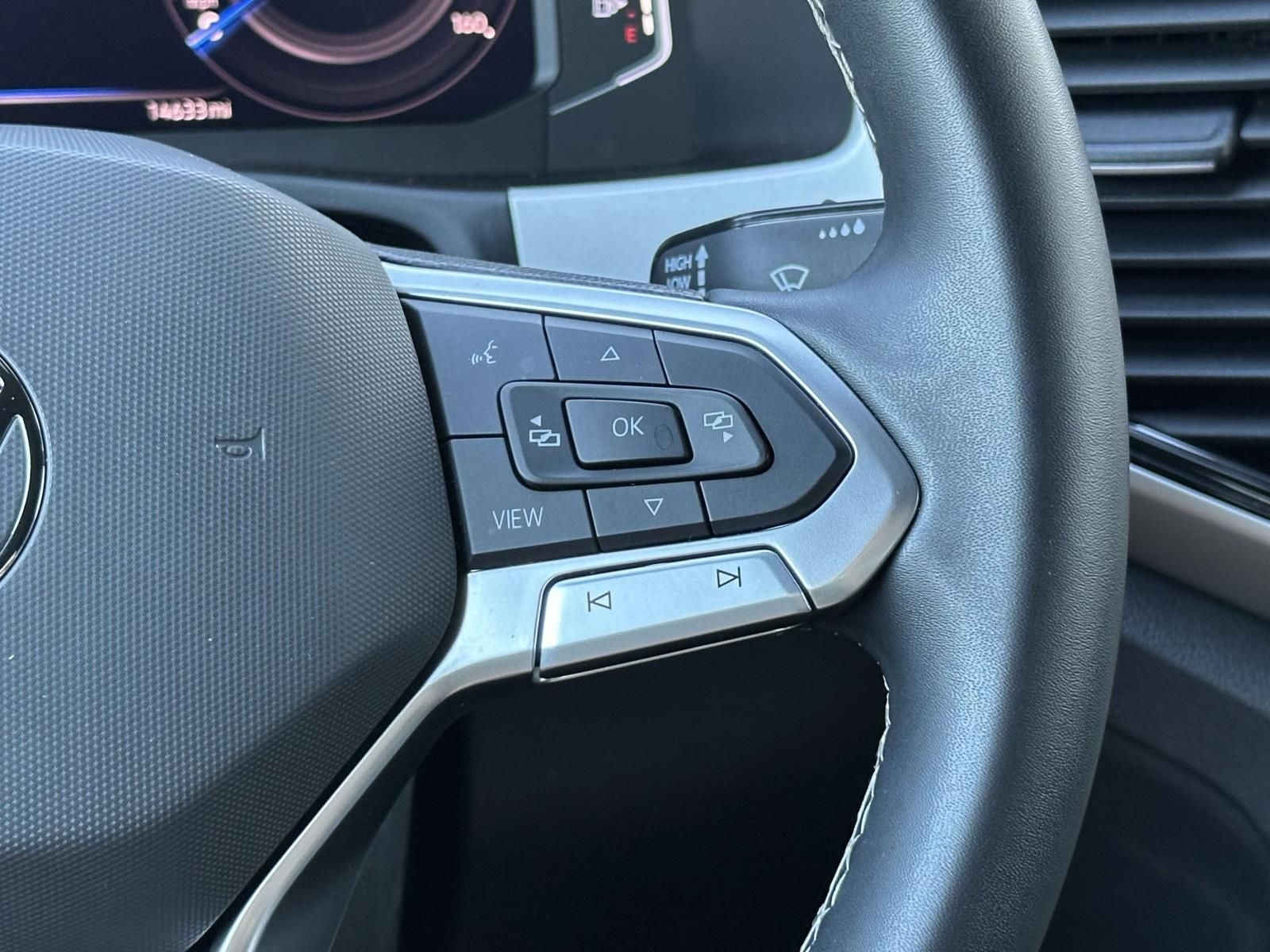 2023 Volkswagen Atlas Cross Sport 2.0T SE w/Technology