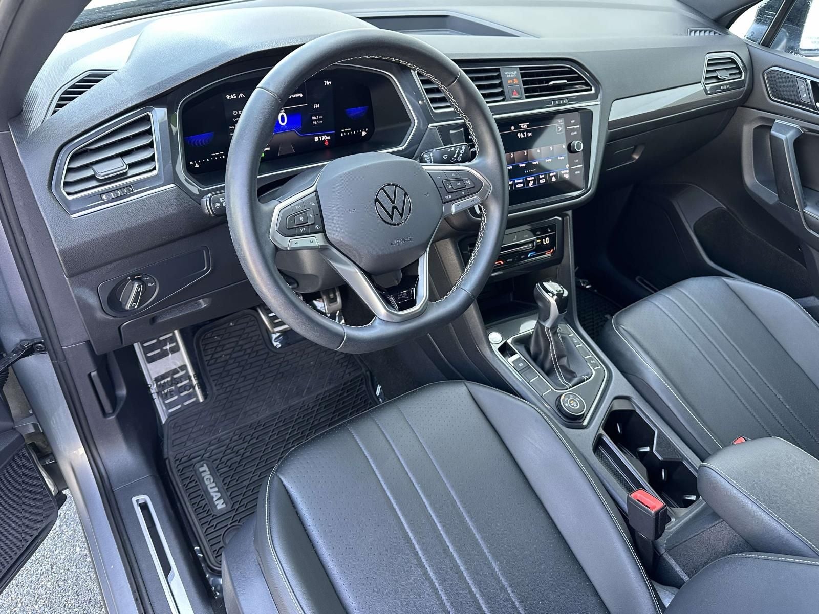 2023 Volkswagen Tiguan 2.0T SE R-Line Black