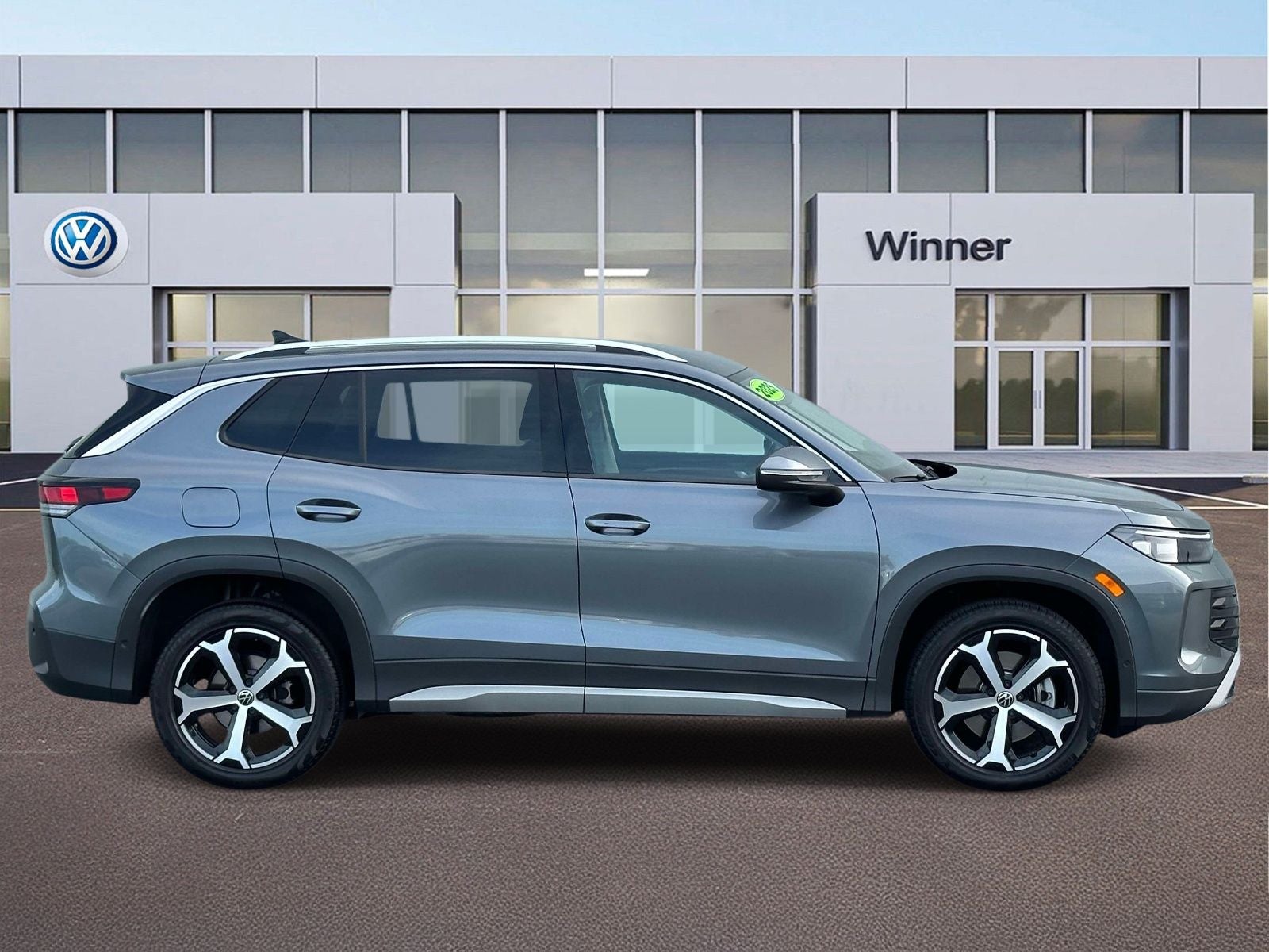 2025 Volkswagen Tiguan 2.0T SE