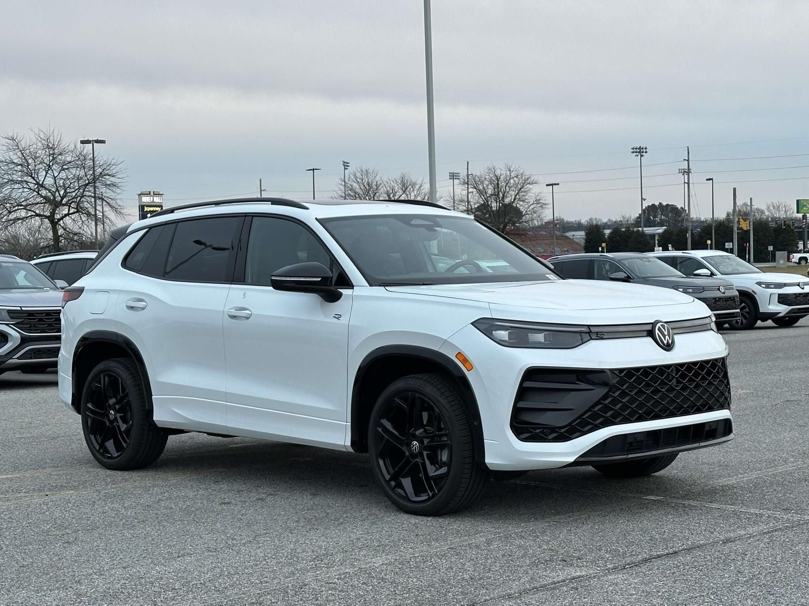 2025 Volkswagen Tiguan 2.0T SE R-Line Black
