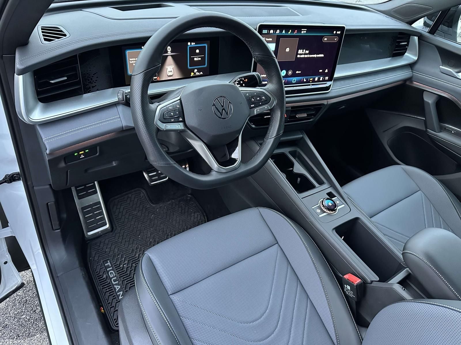 2025 Volkswagen Tiguan 2.0T SE R-Line Black