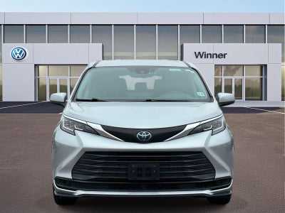 2021 Toyota Sienna LE 8 Passenger