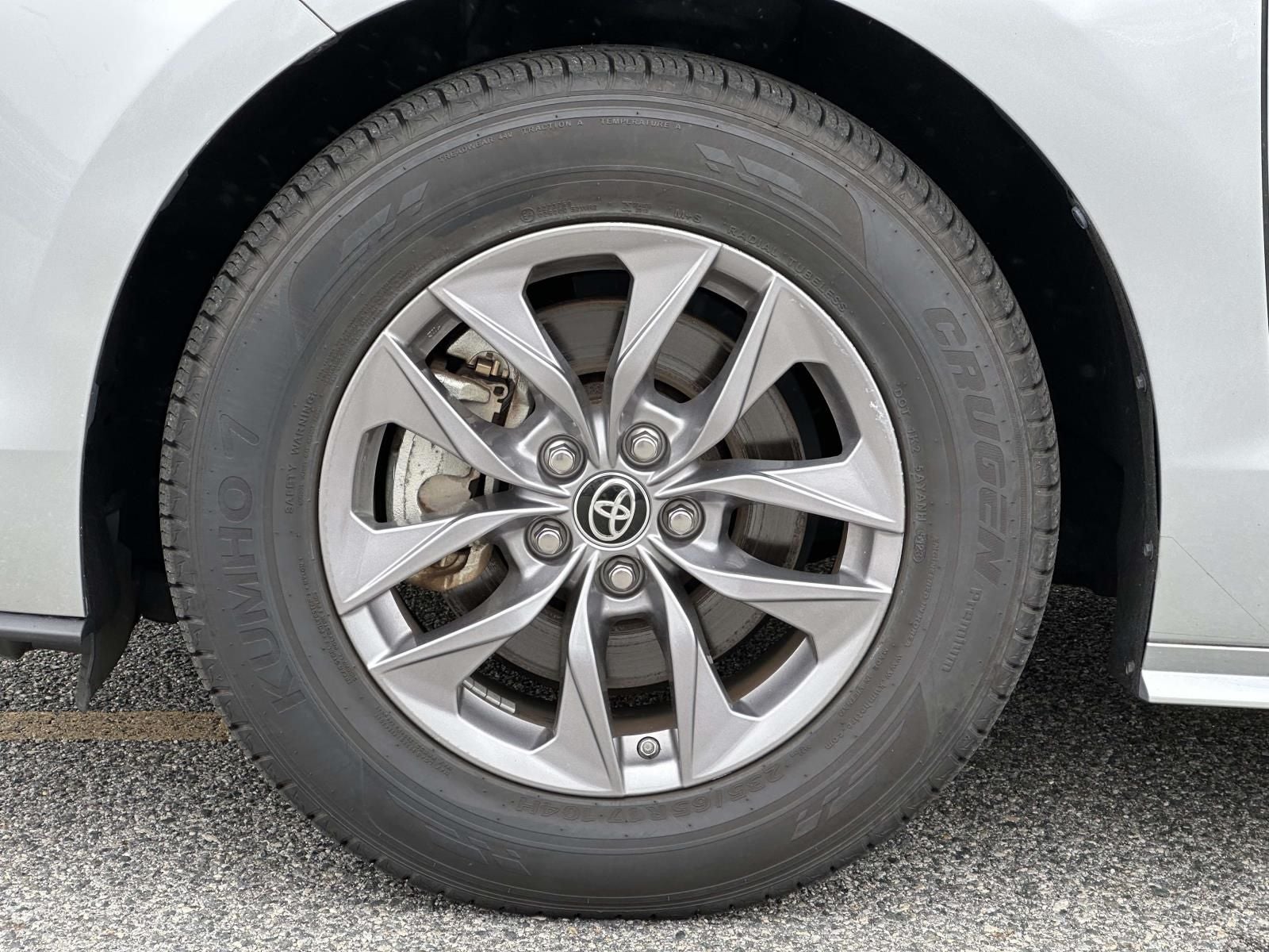2021 Toyota Sienna LE 8 Passenger