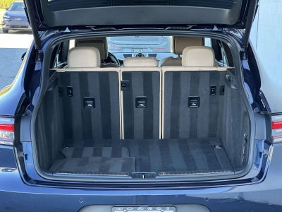 2021 Porsche Macan Base