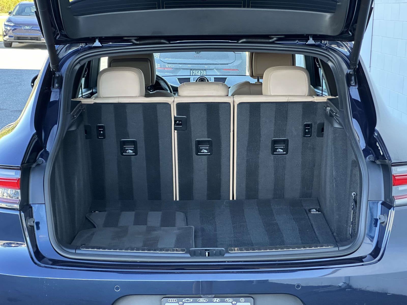 2021 Porsche Macan Base