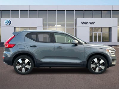 2020 Volvo XC40 Momentum