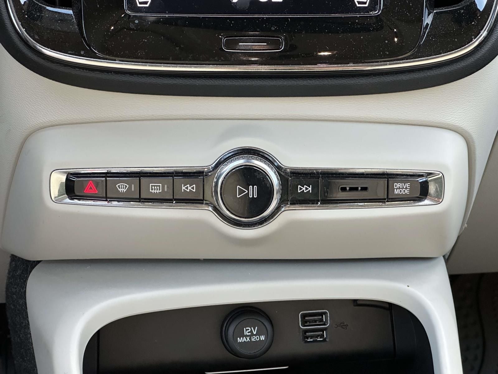 2020 Volvo XC40 Momentum
