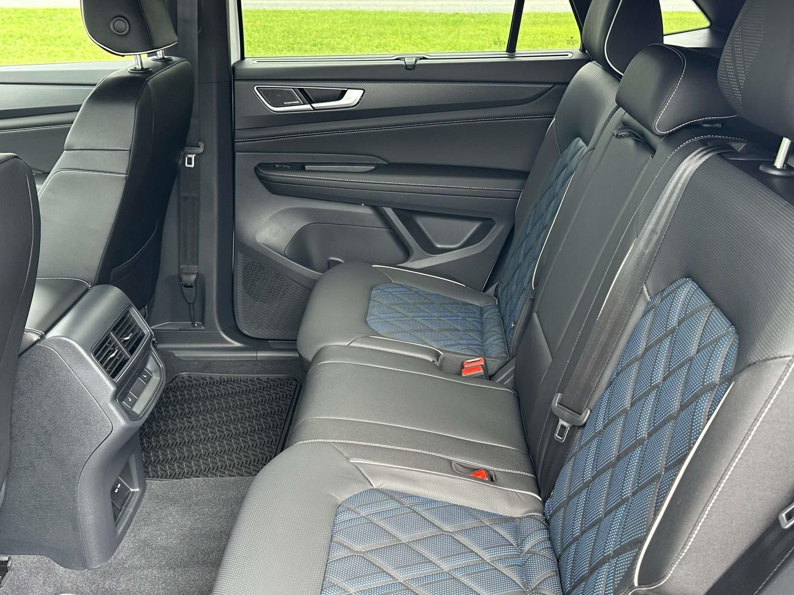2026 Volkswagen Atlas Cross Sport 2.0T SEL Premium R-Line
