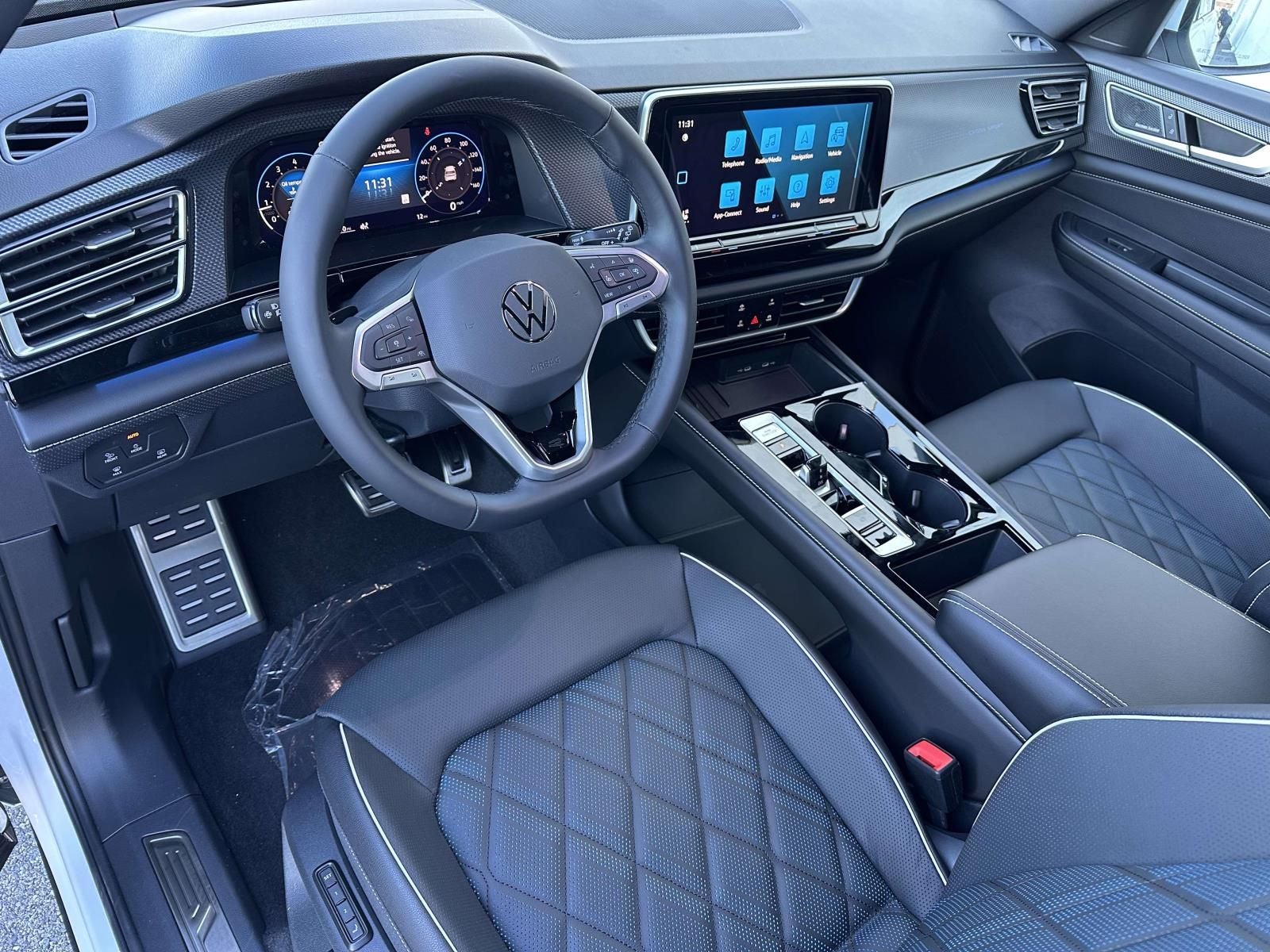 2026 Volkswagen Atlas Cross Sport 2.0T SEL Premium R-Line