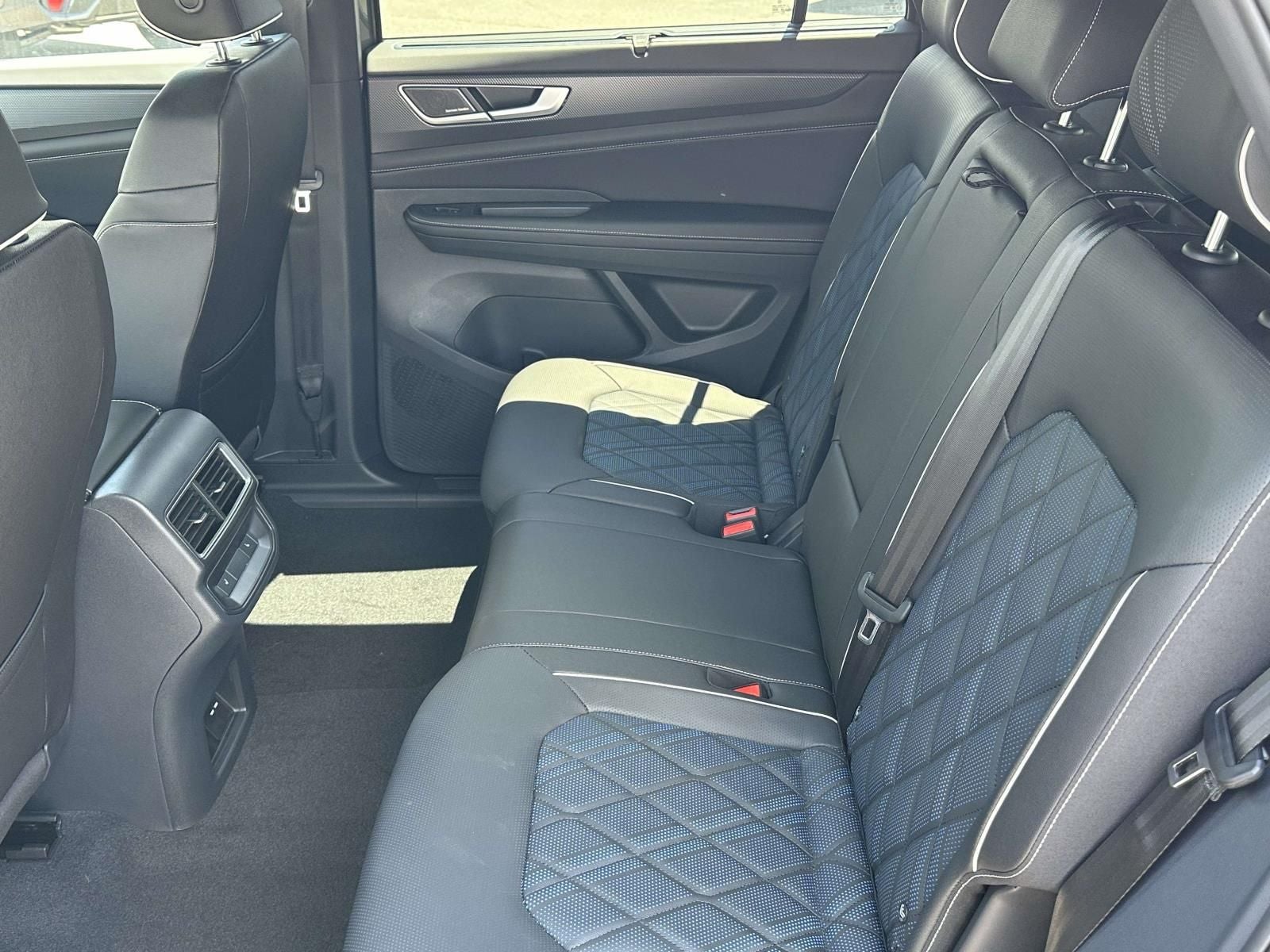 2026 Volkswagen Atlas Cross Sport 2.0T SEL Premium R-Line