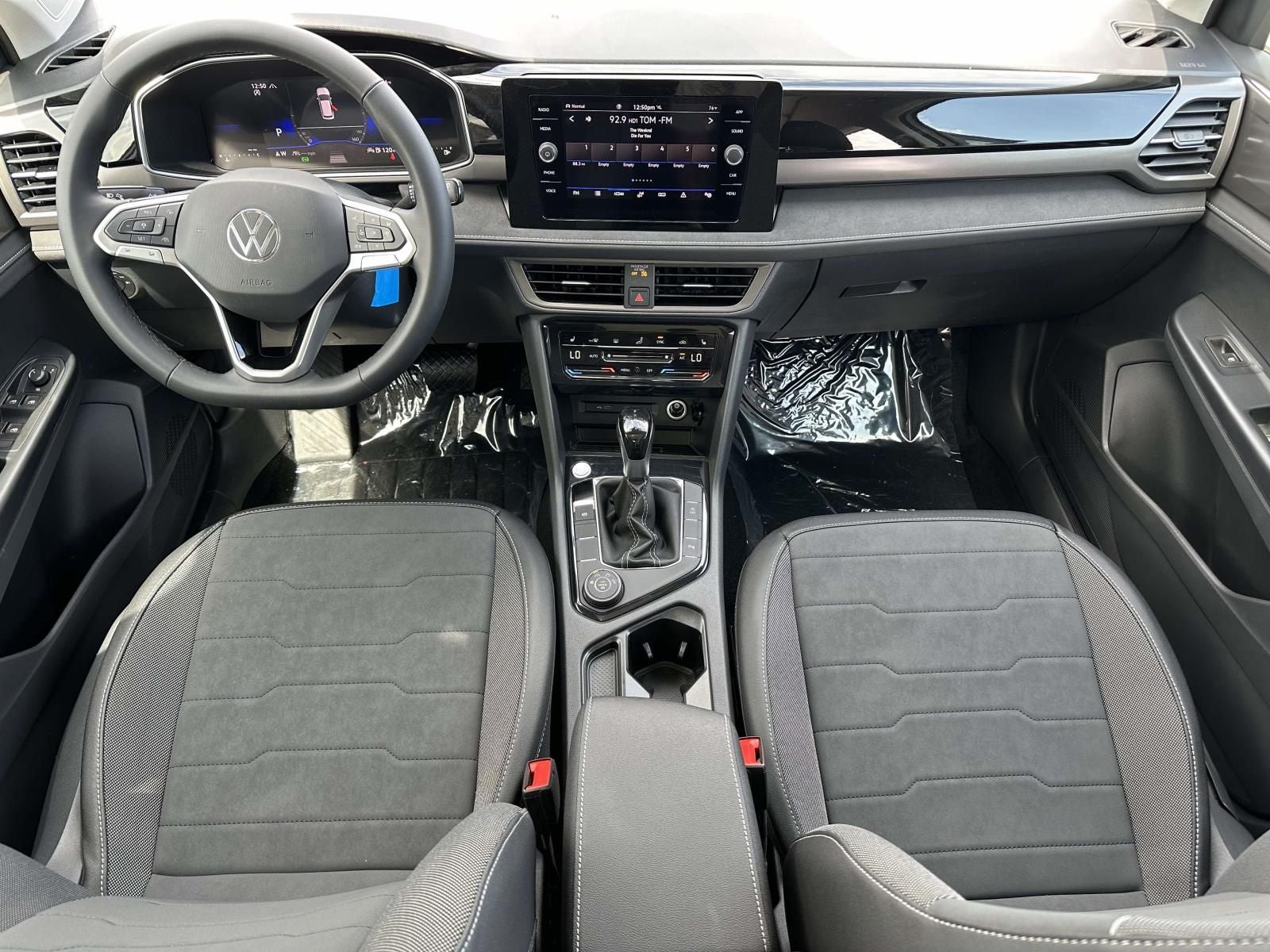 2026 Volkswagen Taos 1.5T SE Black