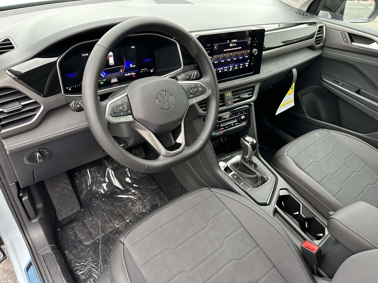 2026 Volkswagen Taos 1.5T SE Black