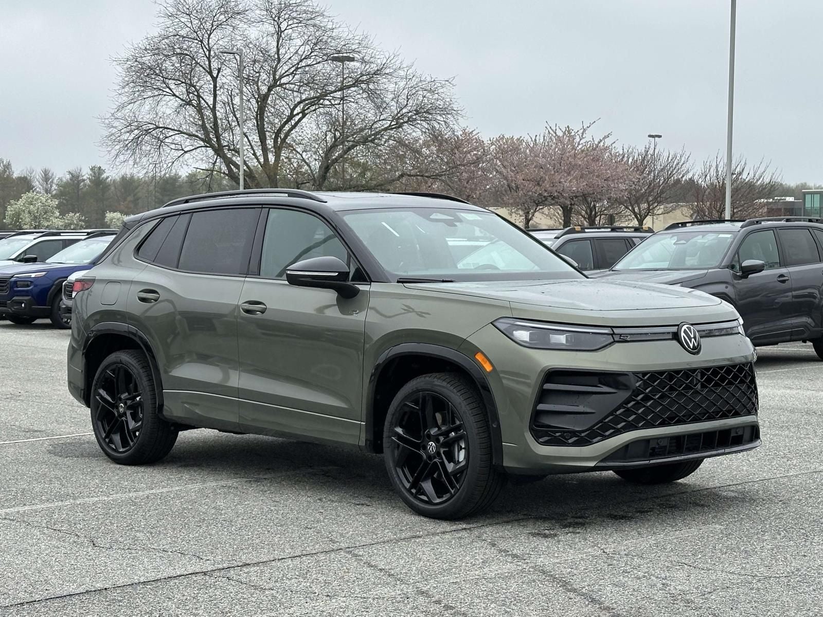 2026 Volkswagen Tiguan 2.0T SE R-Line Black