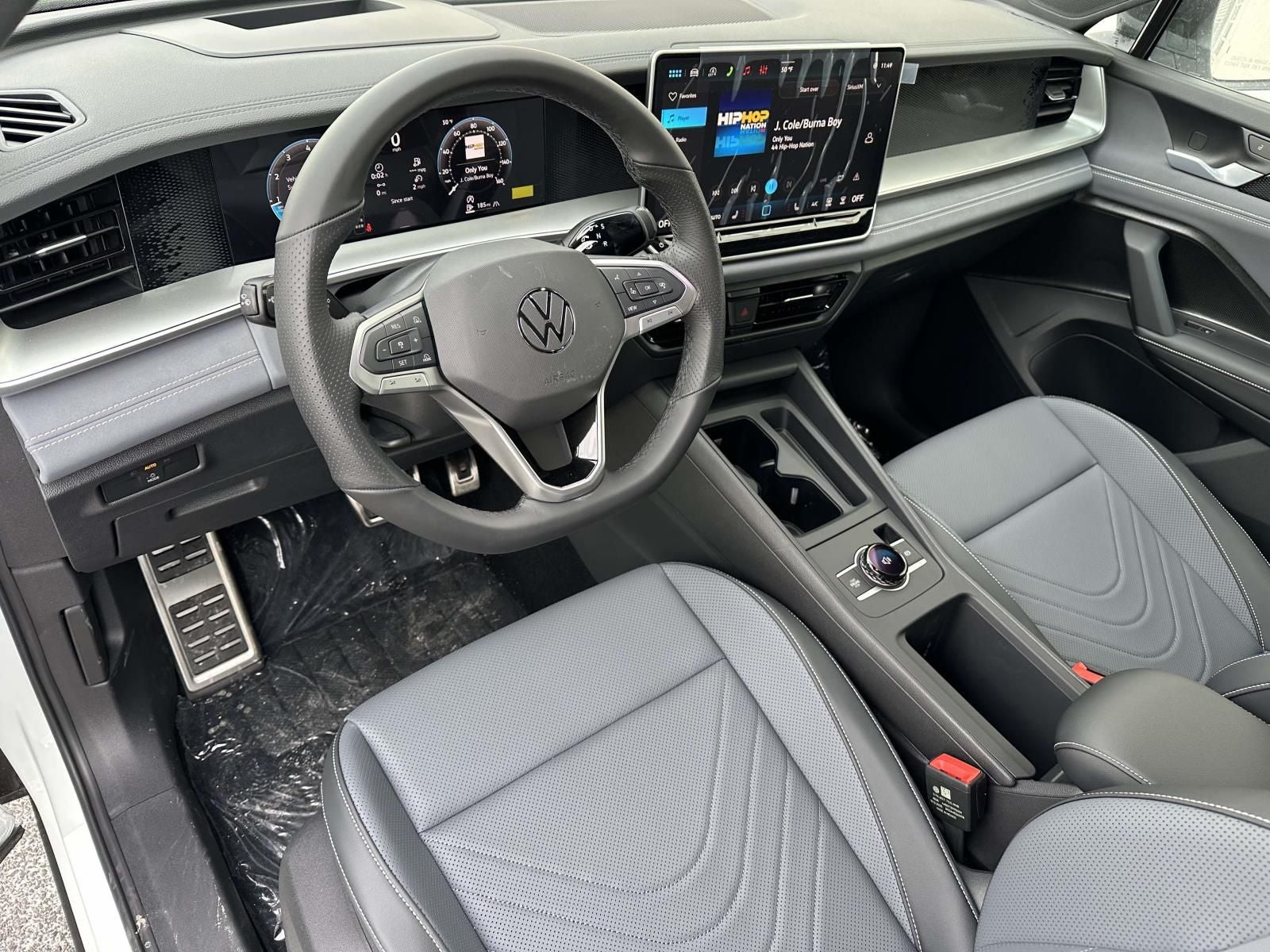 2026 Volkswagen Tiguan 2.0T SE R-Line Black