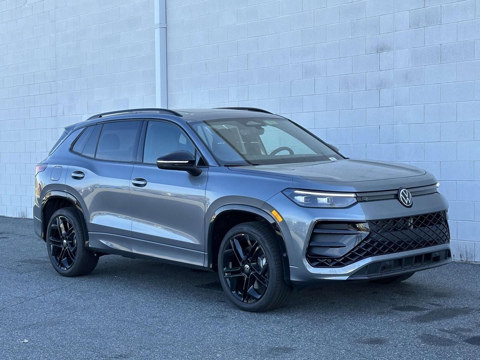 2026 Volkswagen Tiguan 2.0T SE R-Line Black