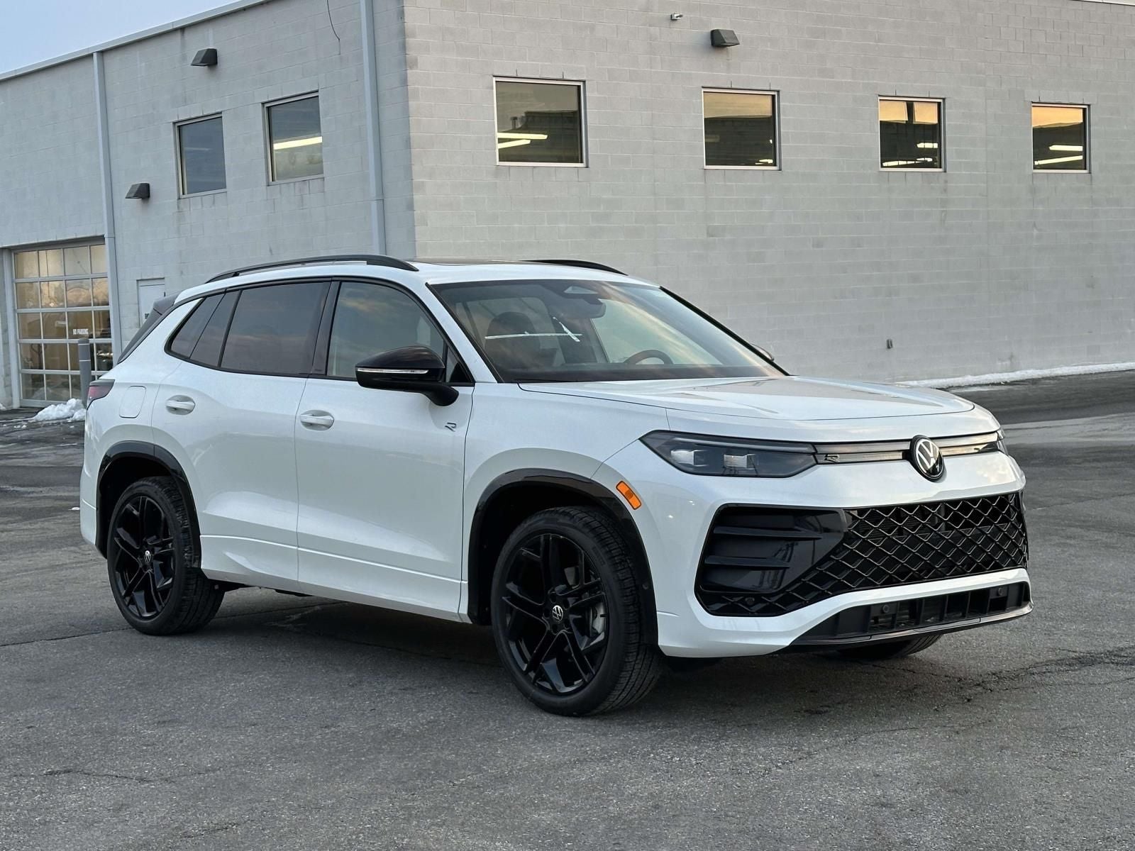 2026 Volkswagen Tiguan 2.0T SE R-Line Black