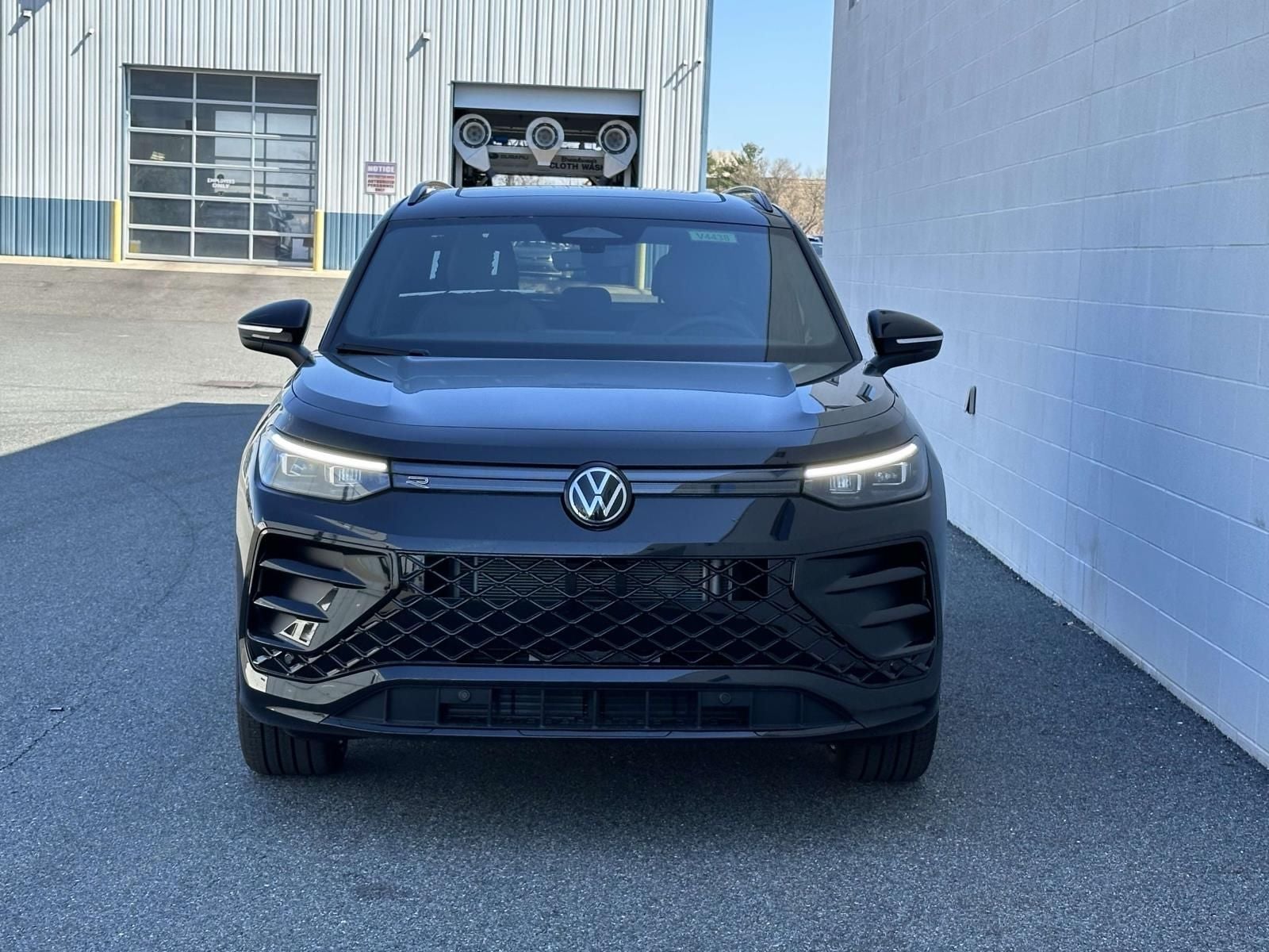 2026 Volkswagen Tiguan 2.0T SE R-Line Black