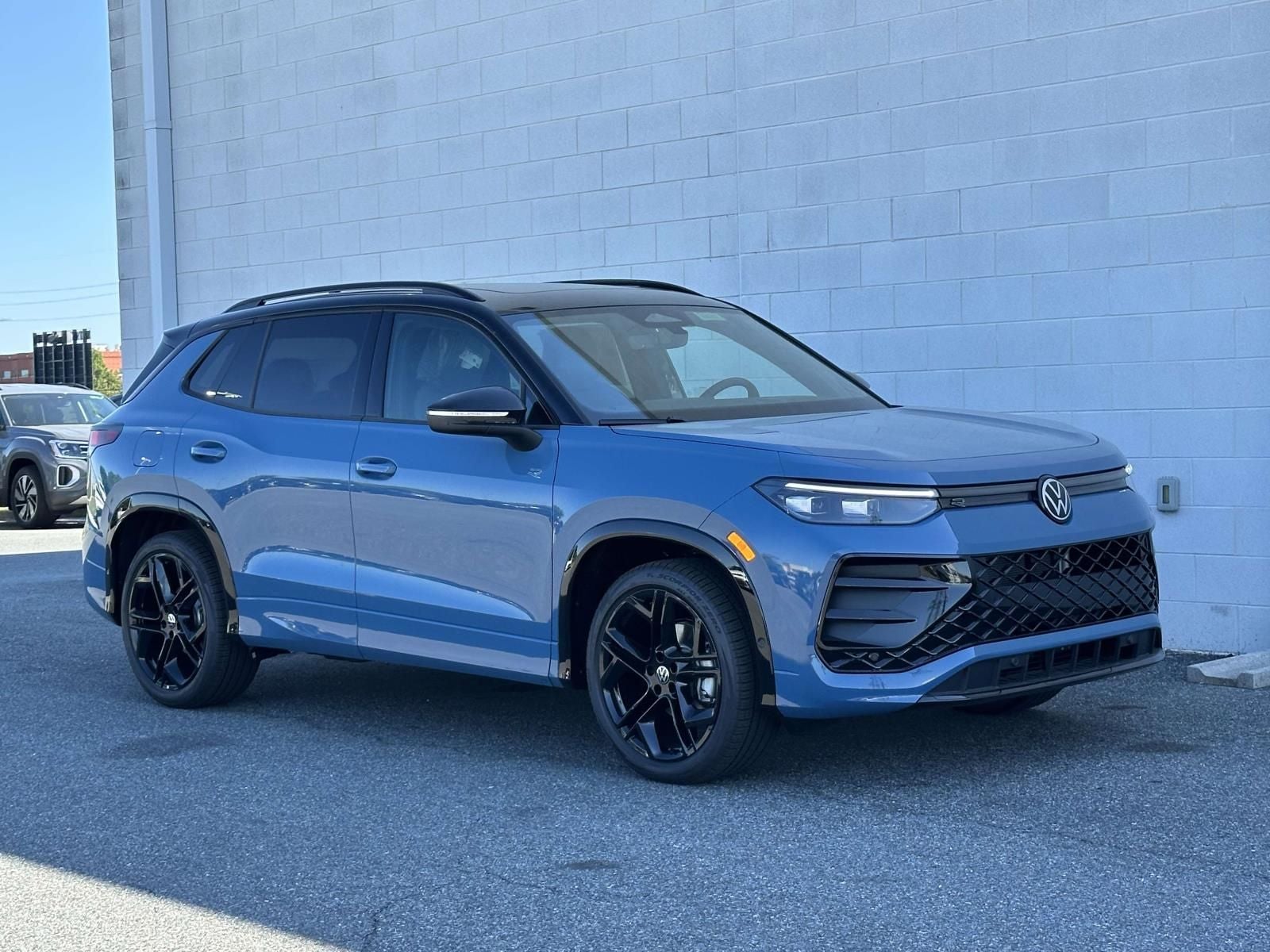 2026 Volkswagen Tiguan 2.0T SE R-Line Black