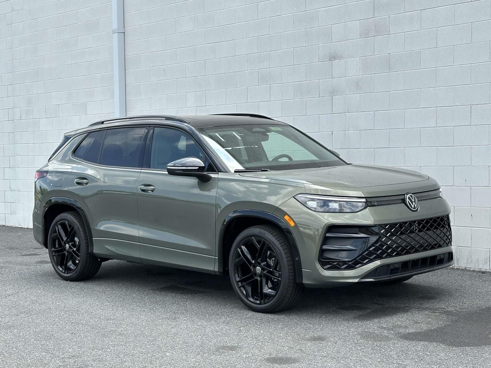 2026 Volkswagen Tiguan 2.0T SE R-Line Black