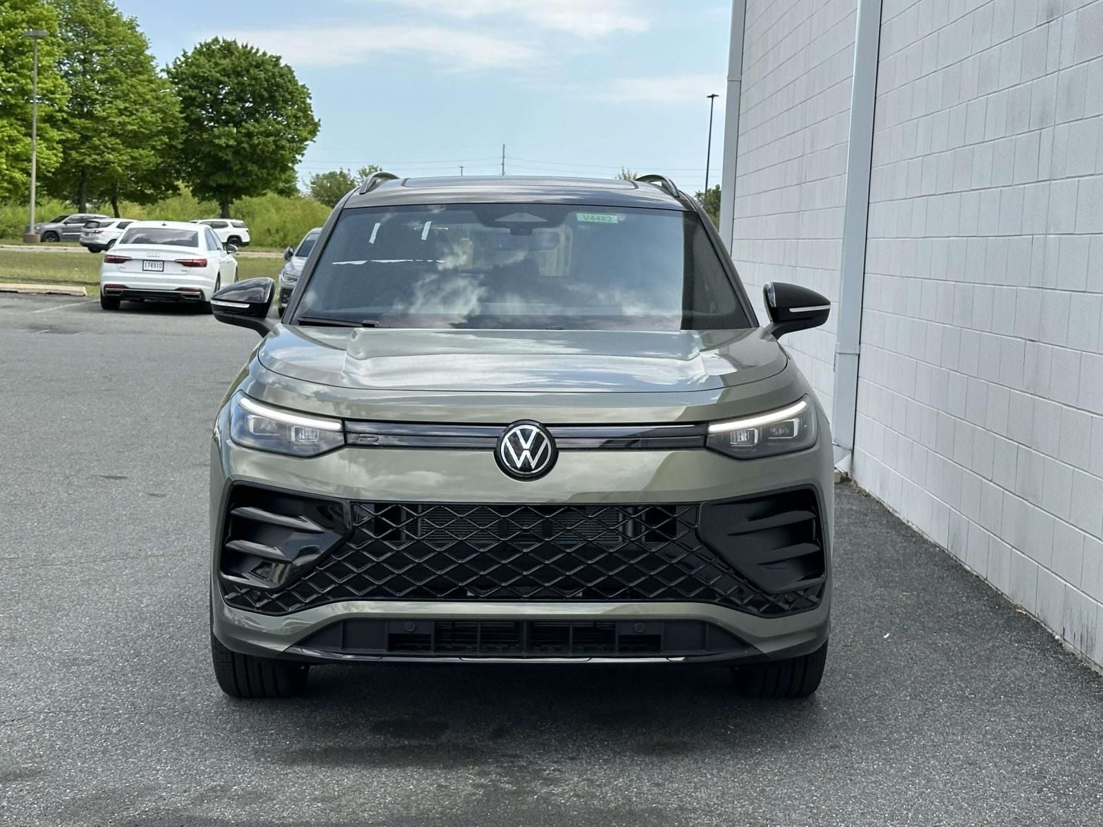 2026 Volkswagen Tiguan 2.0T SE R-Line Black